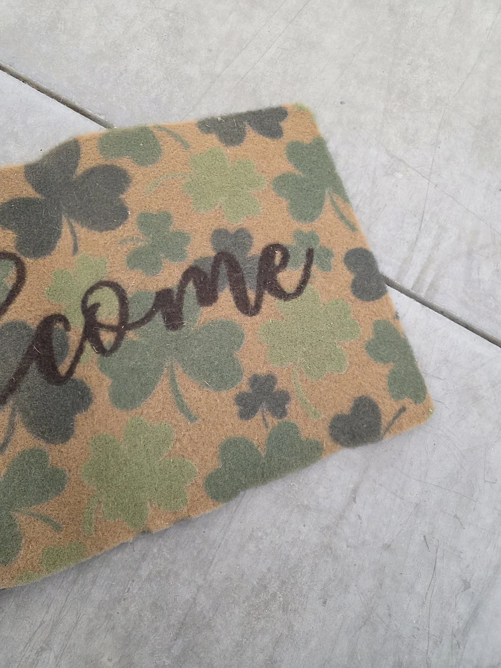 Welcome Shamrock Coir Doormat in Tan and Green